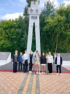 В Благовещенке волонтеры убрали территорию памятника землякам-героям