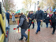 В Самойловке открыт памятник героям-землякам