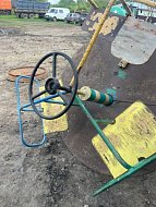 В с. Красавке отремонтировали детскую карусель 