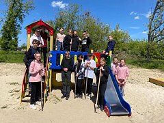 Волонтерский отряд из села Святославки приняли участие в акции по благоустройству