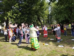 В р.п. Самойловке прошёл фестиваль сказок и пирогов