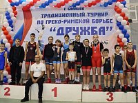 Юные борцы Самойловского района стали победителями и призерами турнира «Дружба»