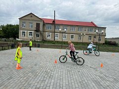 Юным велосипедистам из Красавки напомнили о правилах безопасности 