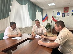 Депутат облдумы Алексей Кольцов провел прием на площадке администрации Самойловского муниципального района