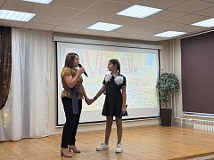 «Две звезды, одно сердце»: в Самойловской школе прошел праздничный конкурс ко Дню матери
