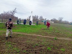 Жители Воронино дружно вышли на субботник