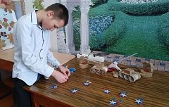 Полоцкие школьники сделали обереги для бойцов СВО