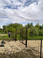В Николаевке сделали ограждение около школы