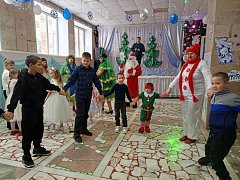 В РЦДК прошло новогоднее представление для детей участников СВО