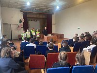 Дорожные полицейские в рамках социально значимой акции «Засветись!» продолжают проведение профилактических мероприятий со школьниками Самойловского района